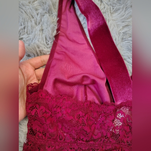 Auden Women's Medium Velvet Plunge Unlined Wireless Bralette Berry Red - Picture 4 of 14